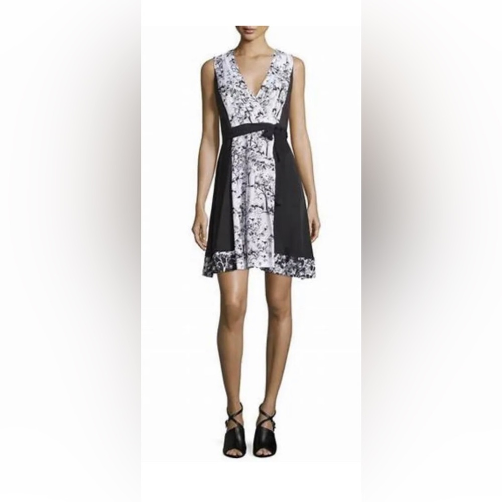 Diane Von Furstenberg DVF floral silk blend "Kylie" wrap dress